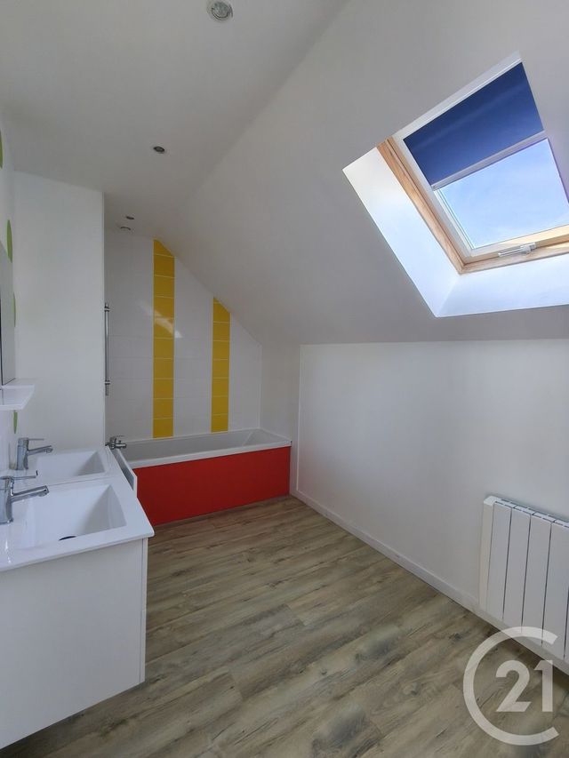 Maison &agrave; louer - 6 pi&egrave;ces - 204 m2 - St Laurent En Caux - 76 - HAUTE-NORMANDIE