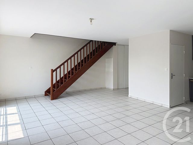 Appartement Duplex &agrave; louer - 5 pi&egrave;ces - 81,86 m2 - Redon - 35 - BRETAGNE