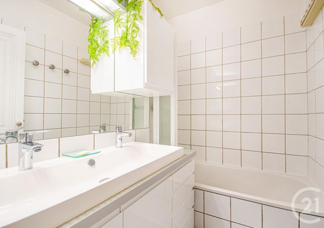 Appartement F3 à vendre - 3 pièces - 58,77 m2 - Paris - 75010 - ILE-DE-FRANCE