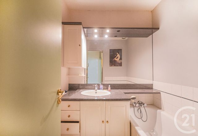 Appartement F4 &agrave; vendre - 4 pi&egrave;ces - 73,25 m2 - Paris - 75010 - ILE-DE-FRANCE
