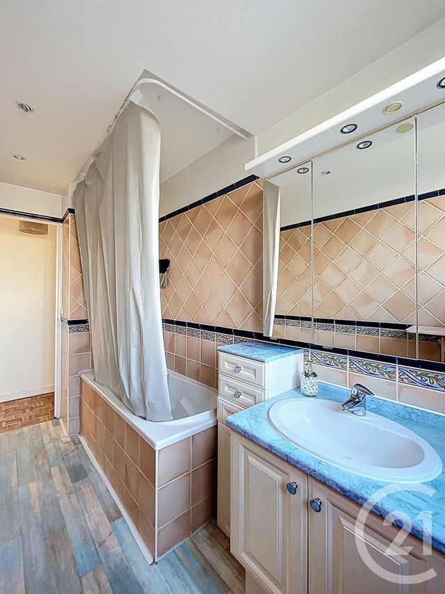 Appartement T4 à vendre - 4 pièces - 72 m2 - Compiegne - 60 - PICARDIE