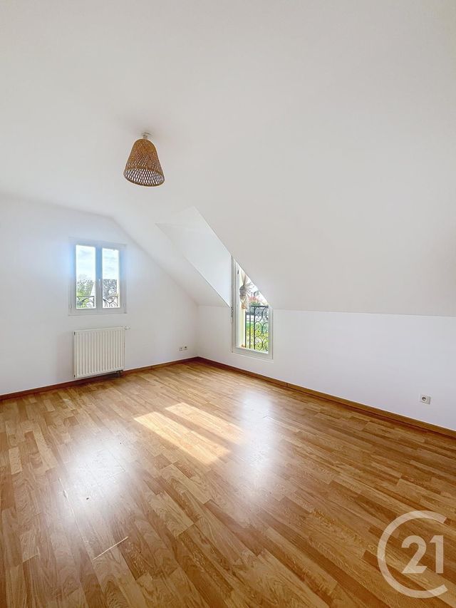 Maison &agrave; louer - 5 pi&egrave;ces - 117 m2 - Lacroix St Ouen - 60 - PICARDIE