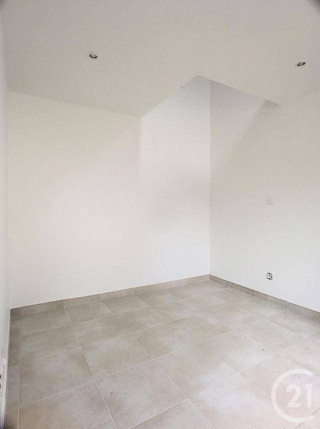 Appartement F2 à louer - 2 pièces - 23,73 m2 - Margny Les Compiegne - 60 - PICARDIE