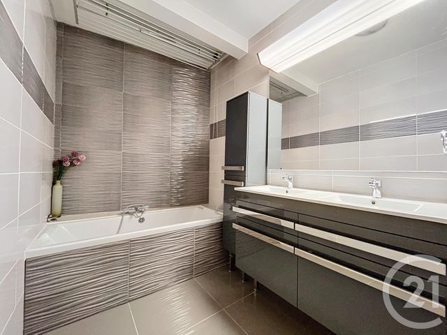 Appartement F3 à vendre - 3 pièces - 72,15 m2 - Compiegne - 60 - PICARDIE