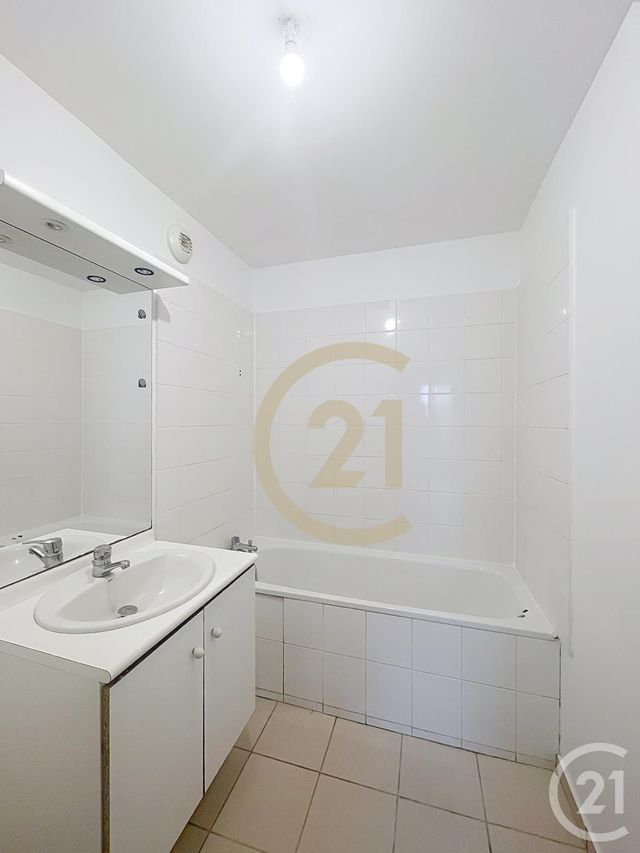 Appartement F4 &agrave; louer - 4 pi&egrave;ces - 71,30 m2 - Margny Les Compiegne - 60 - PICARDIE