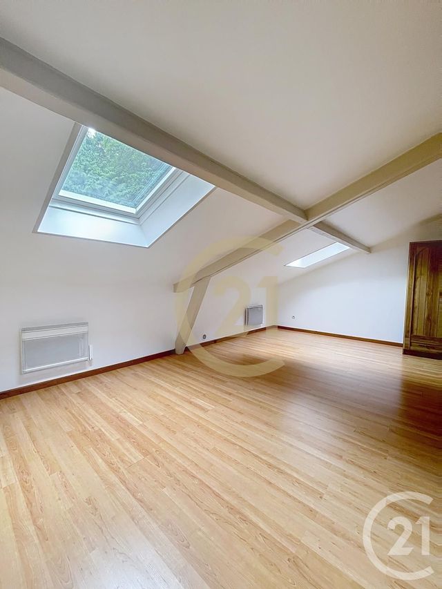 Maison &agrave; louer - 3 pi&egrave;ces - 87,73 m2 - Pierrefonds - 60 - PICARDIE