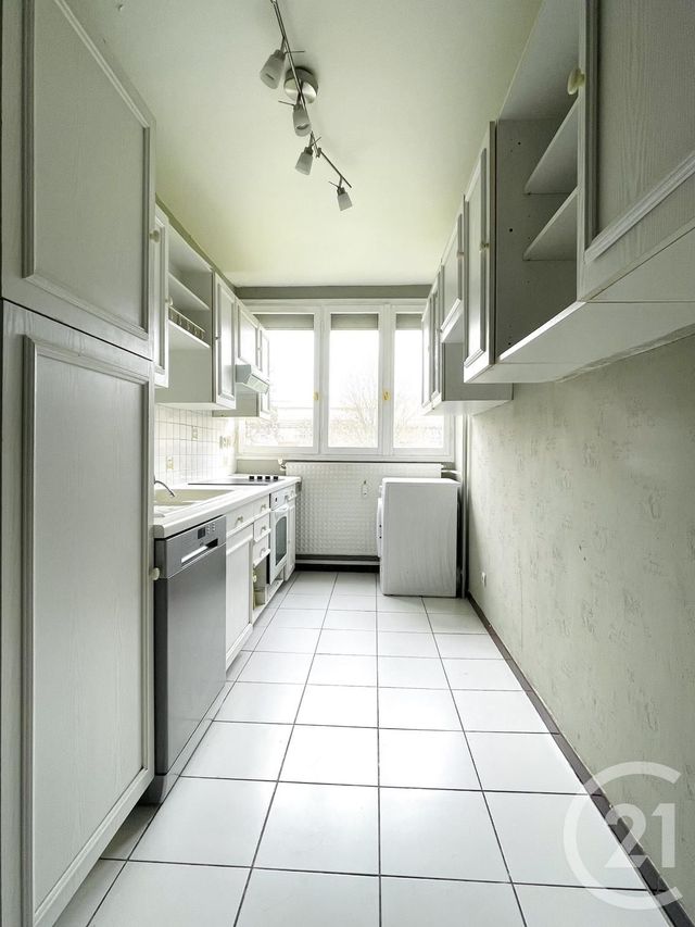 Appartement F4 &agrave; louer - 4 pi&egrave;ces - 90,90 m2 - Compiegne - 60 - PICARDIE