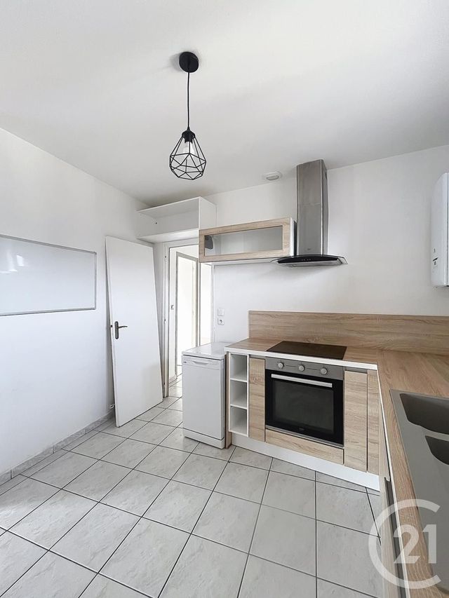Appartement F3 &agrave; louer - 3 pi&egrave;ces - 76,04 m2 - Lacroix St Ouen - 60 - PICARDIE