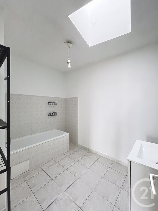 Appartement F3 &agrave; louer - 3 pi&egrave;ces - 76,04 m2 - Lacroix St Ouen - 60 - PICARDIE