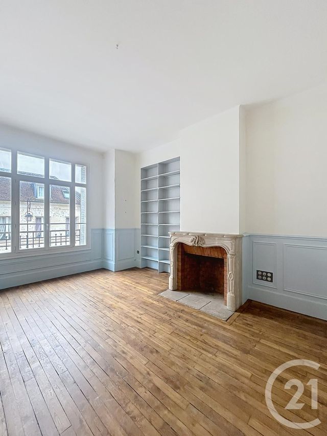 Appartement F4 &agrave; louer - 4 pi&egrave;ces - 122,25 m2 - Compiegne - 60 - PICARDIE