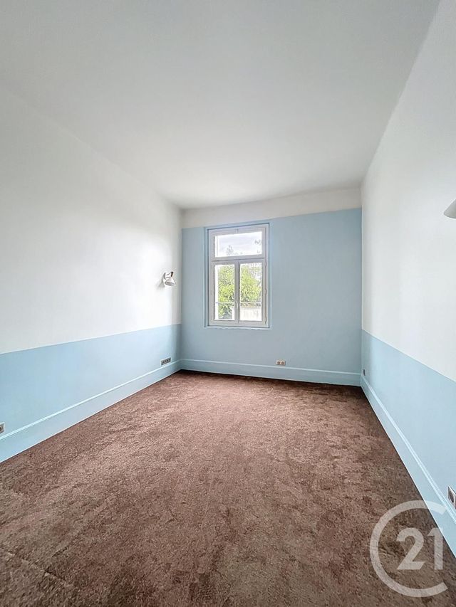 Appartement F4 &agrave; louer - 4 pi&egrave;ces - 122,25 m2 - Compiegne - 60 - PICARDIE