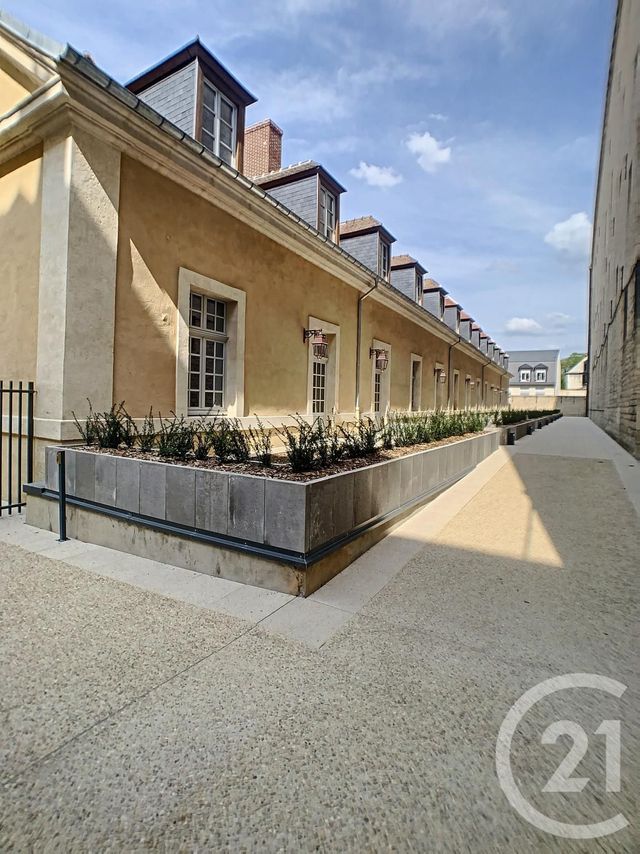 Appartement Duplex &agrave; louer - 5 pi&egrave;ces - 137,80 m2 - Compiegne - 60 - PICARDIE