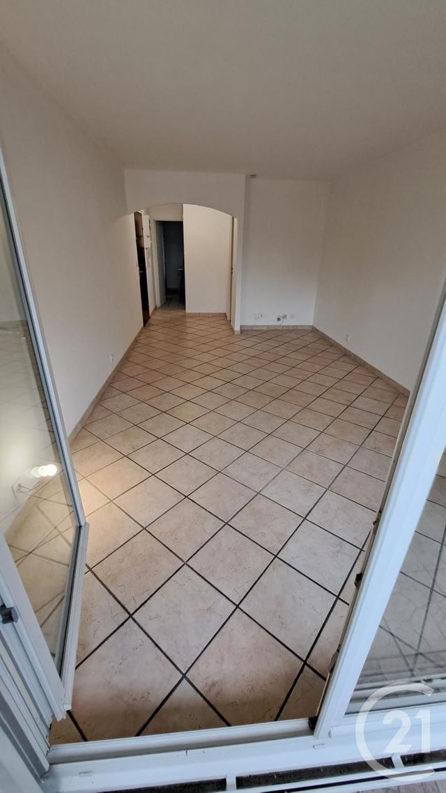 Appartement F3 &agrave; louer - 3 pi&egrave;ces - 67,44 m2 - Compiegne - 60 - PICARDIE