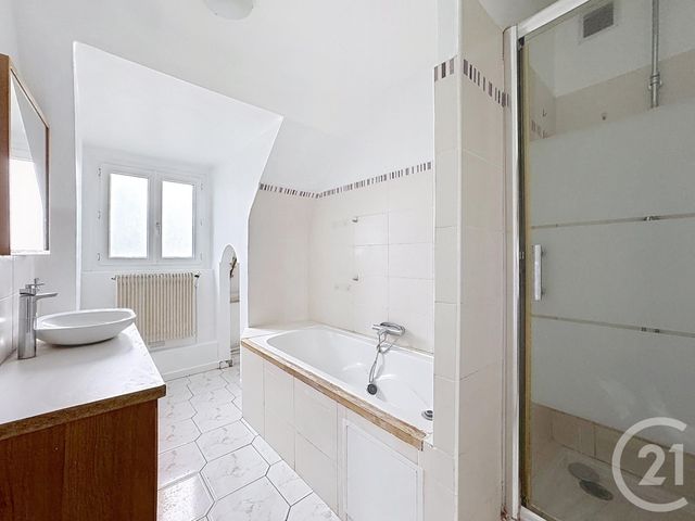 Appartement F3 &agrave; louer - 3 pi&egrave;ces - 74,72 m2 - Compiegne - 60 - PICARDIE