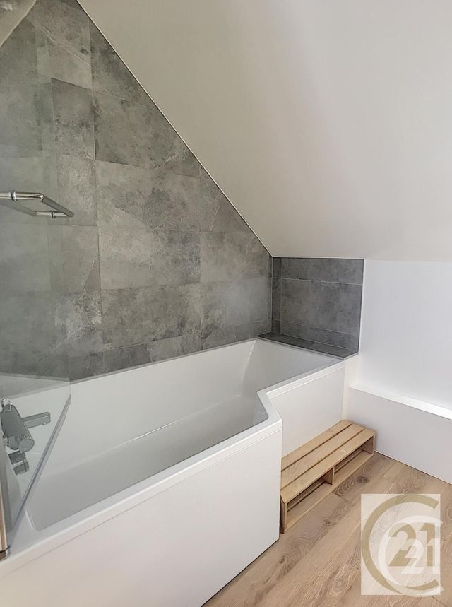 Maison &agrave; louer - 4 pi&egrave;ces - 74,95 m2 - Compiegne - 60 - PICARDIE