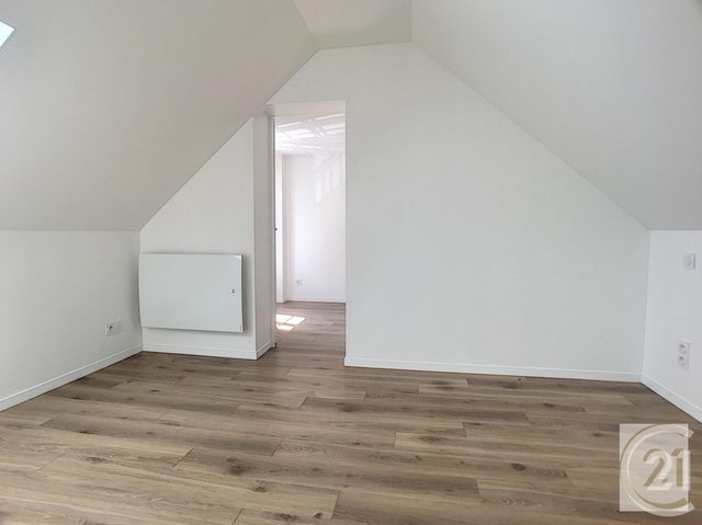 Maison &agrave; louer - 4 pi&egrave;ces - 74,95 m2 - Compiegne - 60 - PICARDIE