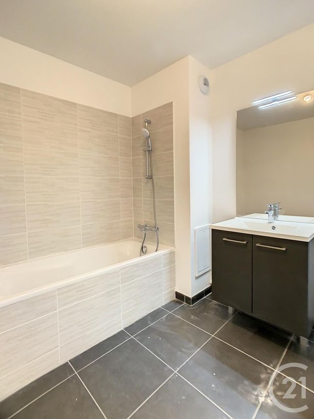 Appartement F3 &agrave; louer - 3 pi&egrave;ces - 69,20 m2 - Margny Les Compiegne - 60 - PICARDIE