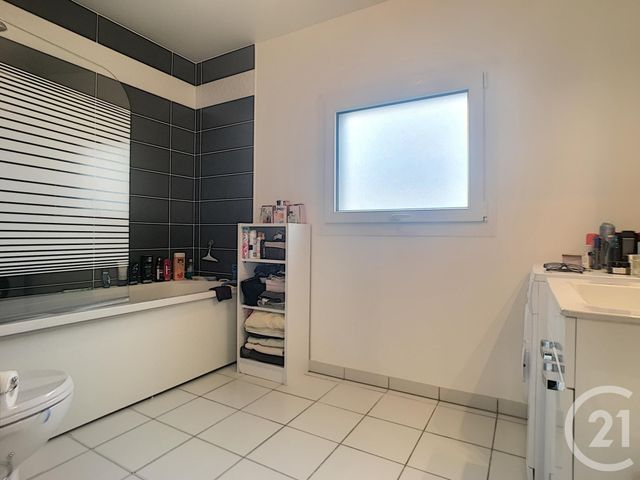 Maison &agrave; louer - 3 pi&egrave;ces - 63,90 m2 - Lacroix St Ouen - 60 - PICARDIE