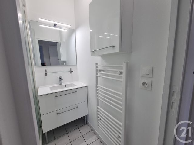 Appartement F3 &agrave; louer - 3 pi&egrave;ces - 55,69 m2 - Brie Comte Robert - 77 - ILE-DE-FRANCE