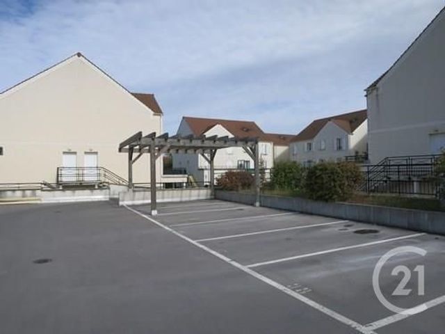 parking - GUIGNES - 77