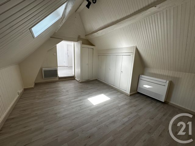 Appartement F1 &agrave; louer - 1 pi&egrave;ce - 21,89 m2 - Brie Comte Robert - 77 - ILE-DE-FRANCE