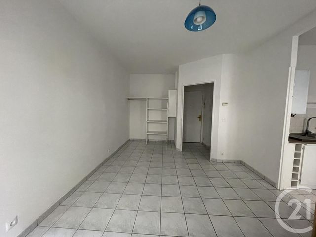Appartement F1 &agrave; louer - 1 pi&egrave;ce - 28,10 m2 - Brie Comte Robert - 77 - ILE-DE-FRANCE