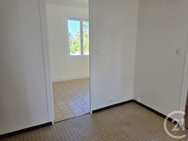 Appartement F2 &agrave; louer - 2 pi&egrave;ces - 41,65 m2 - Brie Comte Robert - 77 - ILE-DE-FRANCE