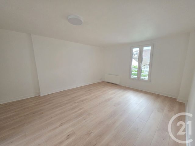 Appartement Studio &agrave; louer - 1 pi&egrave;ce - 27,35 m2 - Brie Comte Robert - 77 - ILE-DE-FRANCE