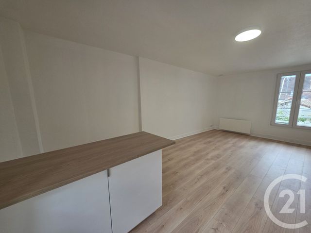 Appartement Studio &agrave; louer - 1 pi&egrave;ce - 27,35 m2 - Brie Comte Robert - 77 - ILE-DE-FRANCE