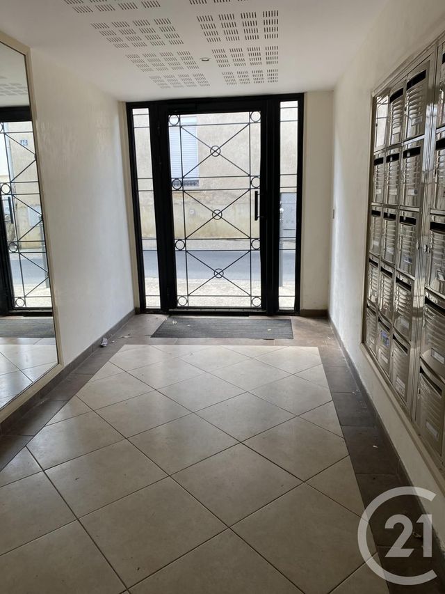 Appartement F1 &agrave; louer - 1 pi&egrave;ce - 26,70 m2 - Brie Comte Robert - 77 - ILE-DE-FRANCE