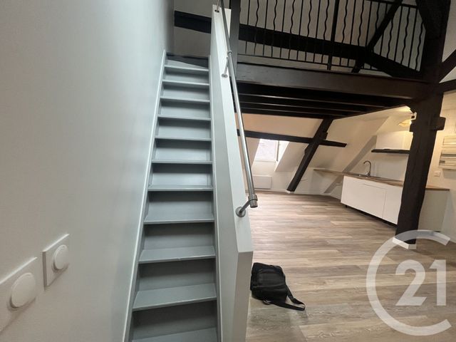 Appartement T1 &agrave; louer - 1 pi&egrave;ce - 35,84 m2 - Brie Comte Robert - 77 - ILE-DE-FRANCE