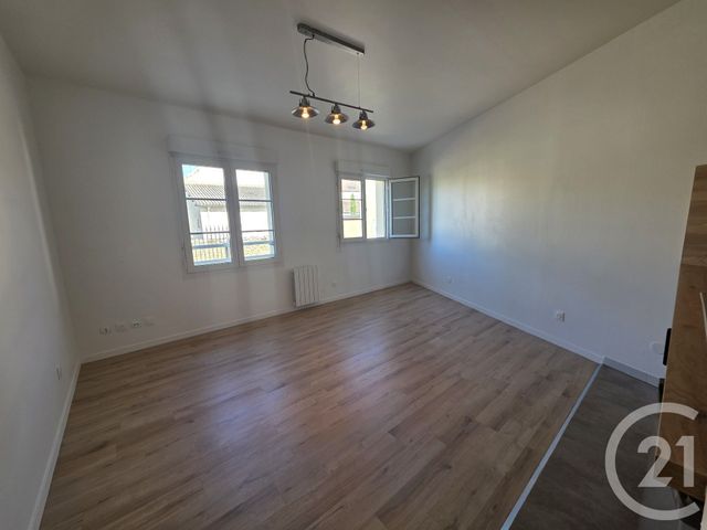 Appartement Studio &agrave; louer - 1 pi&egrave;ce - 24,32 m2 - Brie Comte Robert - 77 - ILE-DE-FRANCE