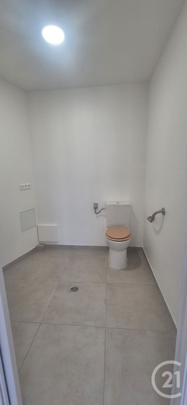 Local commercial à louer - 140.06 m2 - 77 - Seine-et-Marne