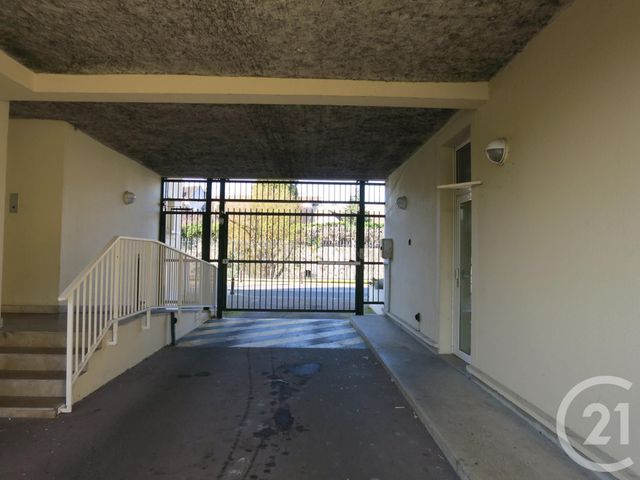 Parking &agrave; louer - 11,20 m2 - Brie Comte Robert - 77 - ILE-DE-FRANCE