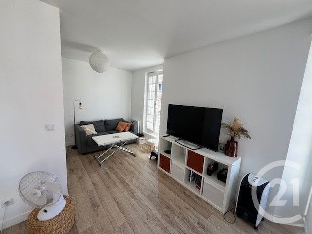 Appartement F1 &agrave; louer - 1 pi&egrave;ce - 30,33 m2 - Brie Comte Robert - 77 - ILE-DE-FRANCE