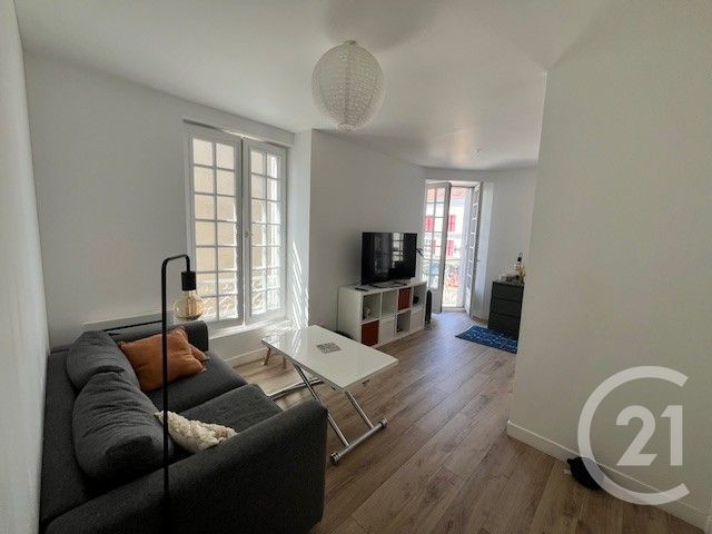 Appartement F1 &agrave; louer - 1 pi&egrave;ce - 30,33 m2 - Brie Comte Robert - 77 - ILE-DE-FRANCE