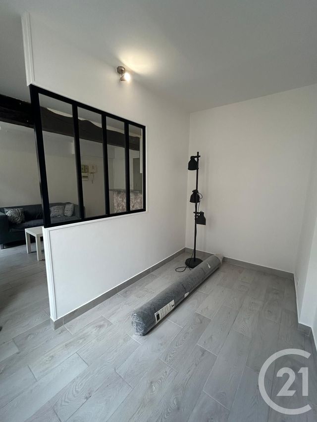 Appartement F1 &agrave; louer - 1 pi&egrave;ce - 30,27 m2 - Brie Comte Robert - 77 - ILE-DE-FRANCE