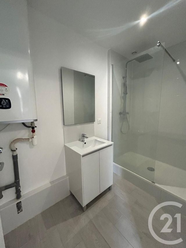 Appartement F1 &agrave; louer - 1 pi&egrave;ce - 30,27 m2 - Brie Comte Robert - 77 - ILE-DE-FRANCE