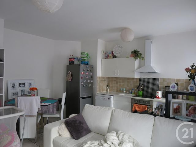 Appartement F2 &agrave; louer - 2 pi&egrave;ces - 47,22 m2 - Brie Comte Robert - 77 - ILE-DE-FRANCE