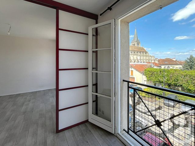 Appartement F1 &agrave; louer - 1 pi&egrave;ce - 30,80 m2 - Brie Comte Robert - 77 - ILE-DE-FRANCE