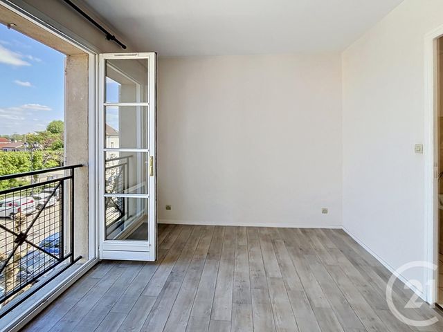 Appartement F1 &agrave; louer - 1 pi&egrave;ce - 30,80 m2 - Brie Comte Robert - 77 - ILE-DE-FRANCE