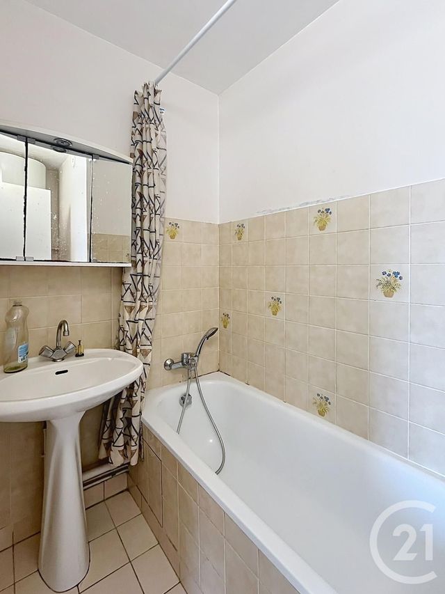 Appartement F1 &agrave; louer - 1 pi&egrave;ce - 30,80 m2 - Brie Comte Robert - 77 - ILE-DE-FRANCE