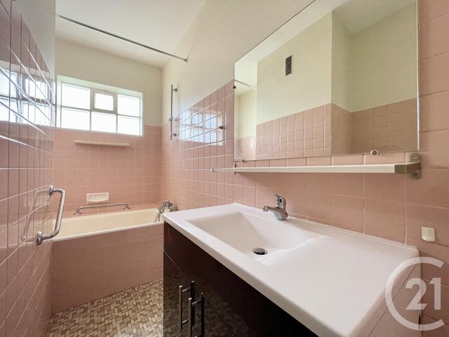 Appartement F3 &agrave; louer - 3 pi&egrave;ces - 75,04 m2 - Chartres - 28 - CENTRE