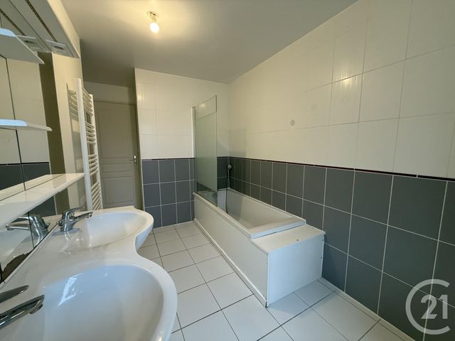 Maison &agrave; louer - 4 pi&egrave;ces - 79,77 m2 - Leves - 28 - CENTRE