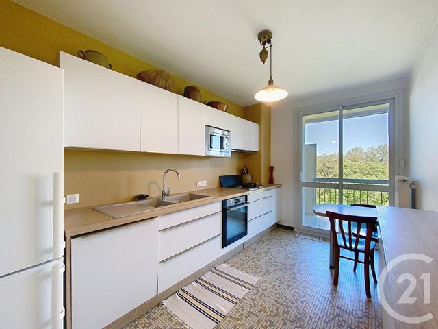 Appartement F5 &agrave; louer - 5 pi&egrave;ces - 100,79 m2 - Chartres - 28 - CENTRE