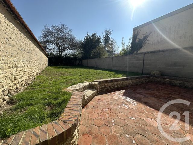 Maison &agrave; louer - 3 pi&egrave;ces - 64,24 m2 - Sours - 28 - CENTRE