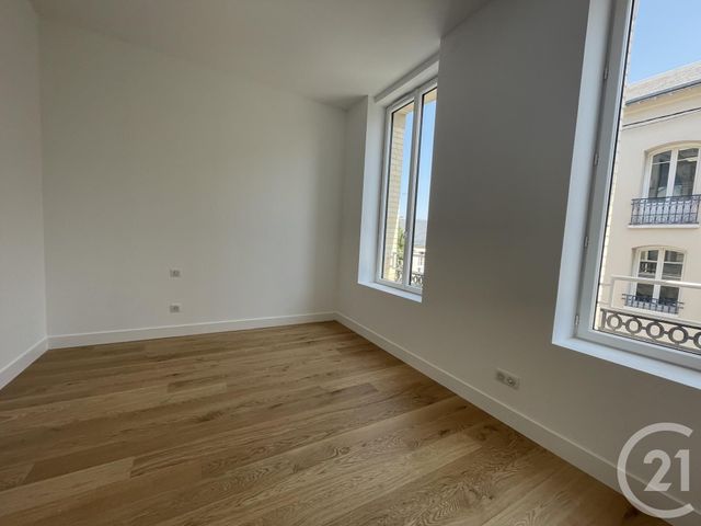 Appartement F5 &agrave; louer - 5 pi&egrave;ces - 107,22 m2 - Chartres - 28 - CENTRE