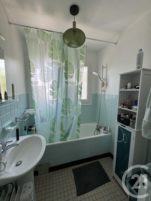 Maison &agrave; louer - 3 pi&egrave;ces - 66,75 m2 - Luisant - 28 - CENTRE