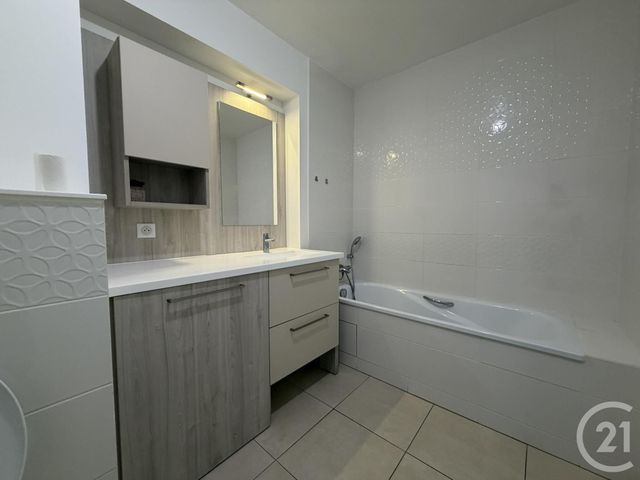 Appartement F4 &agrave; louer - 4 pi&egrave;ces - 81 m2 - Chartres - 28 - CENTRE