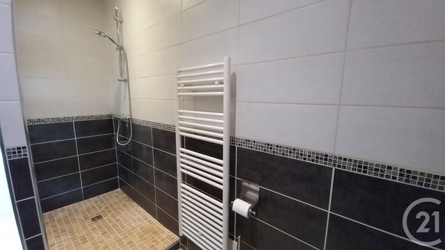 Appartement F2 &agrave; louer - 2 pi&egrave;ces - 43,06 m2 - Saintes - 17 - POITOU-CHARENTES